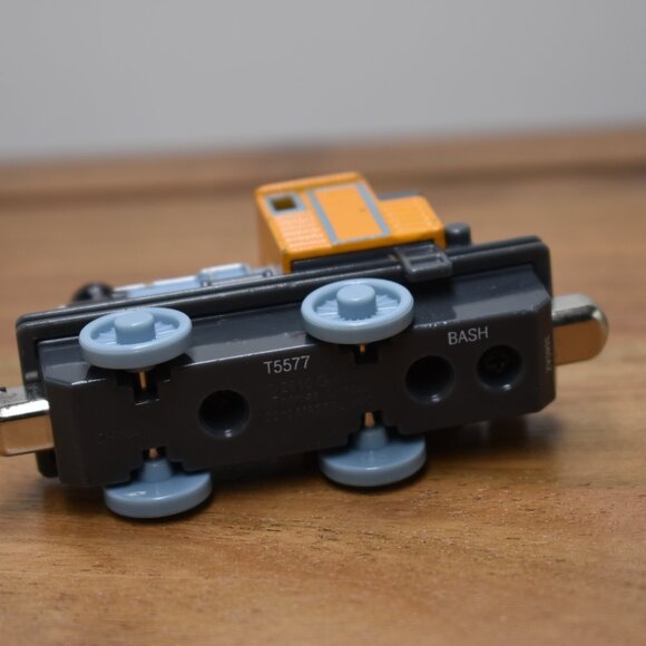 Bash 2010 - Thomas & Friends Train Engines Take Along and Play Diecast Trains - Picture 6 of 6